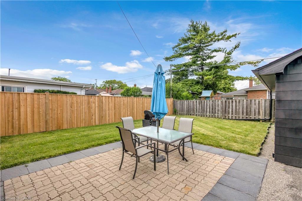 253 Fernwood Crescent Property Photo 31