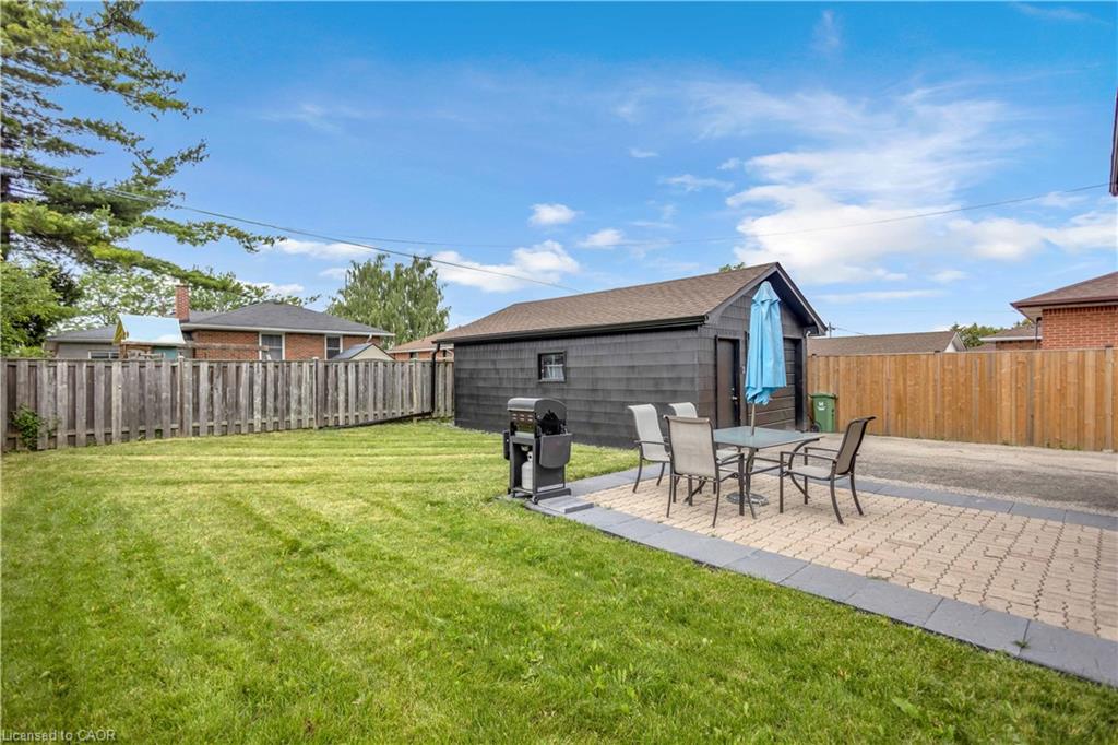 253 Fernwood Crescent Property Photo 32