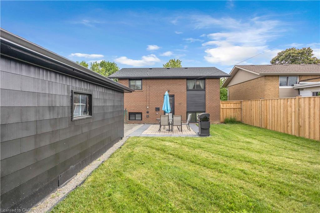 253 Fernwood Crescent Property Photo 34