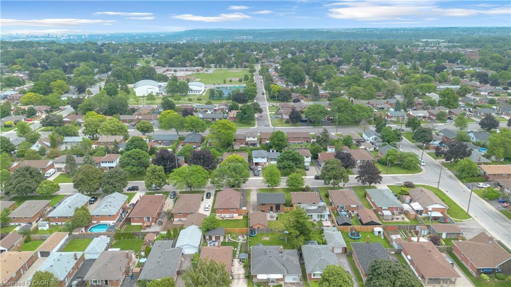 253 Fernwood Crescent Property Photo 46