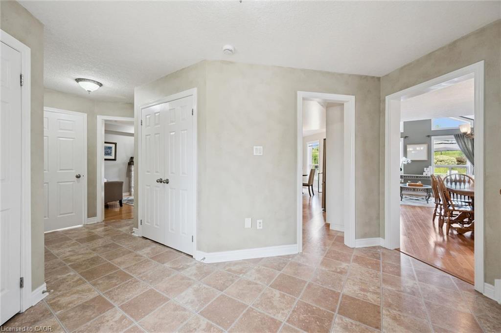 79 Wadsworth Crescent Property Photo 8