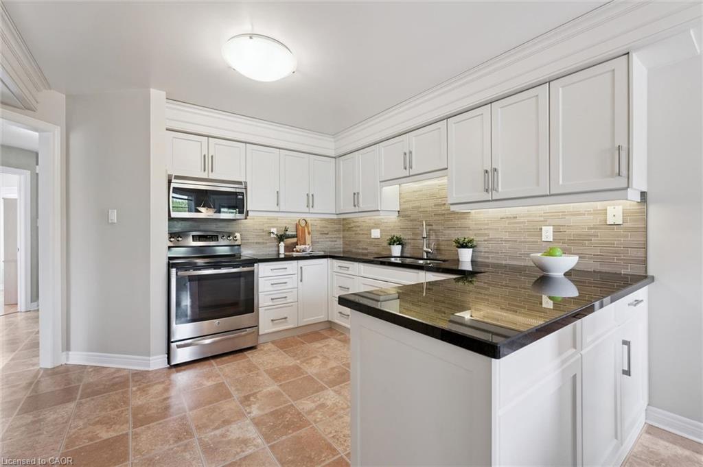 79 Wadsworth Crescent Property Photo 12