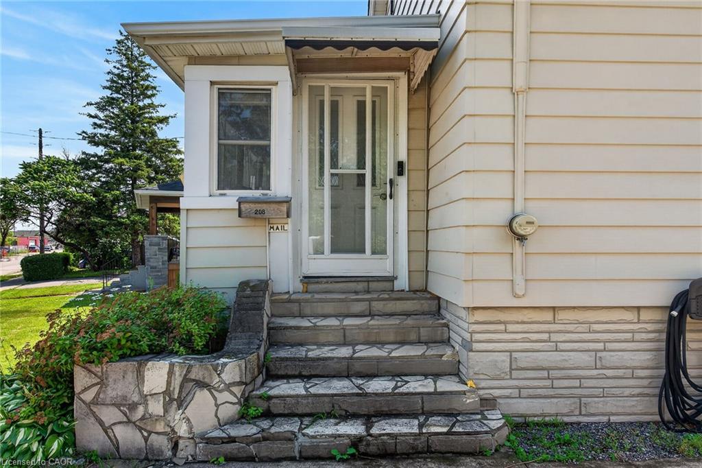 208 Carlton Street Property Photo 5