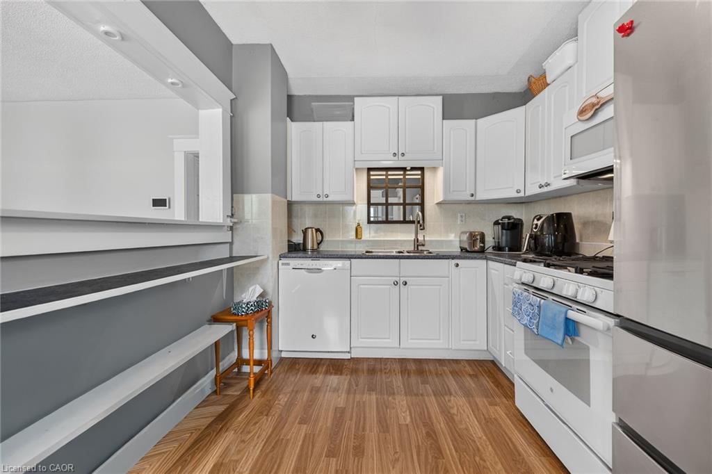 208 Carlton Street Property Photo 7