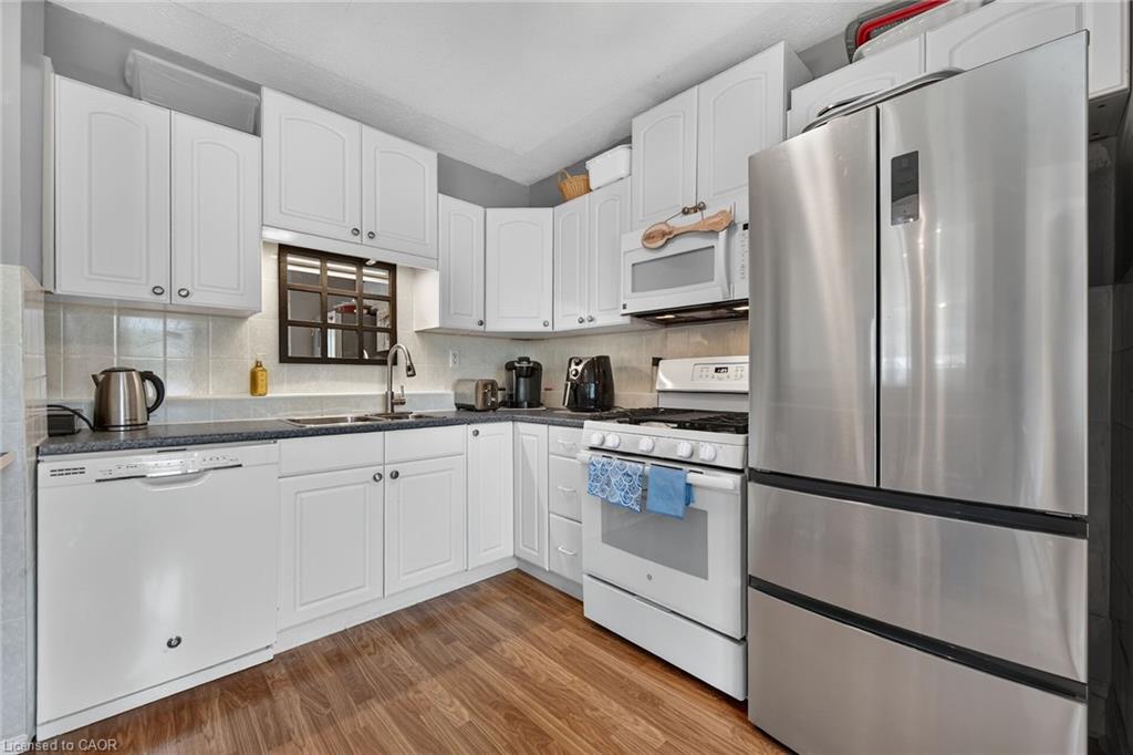208 Carlton Street Property Photo 8