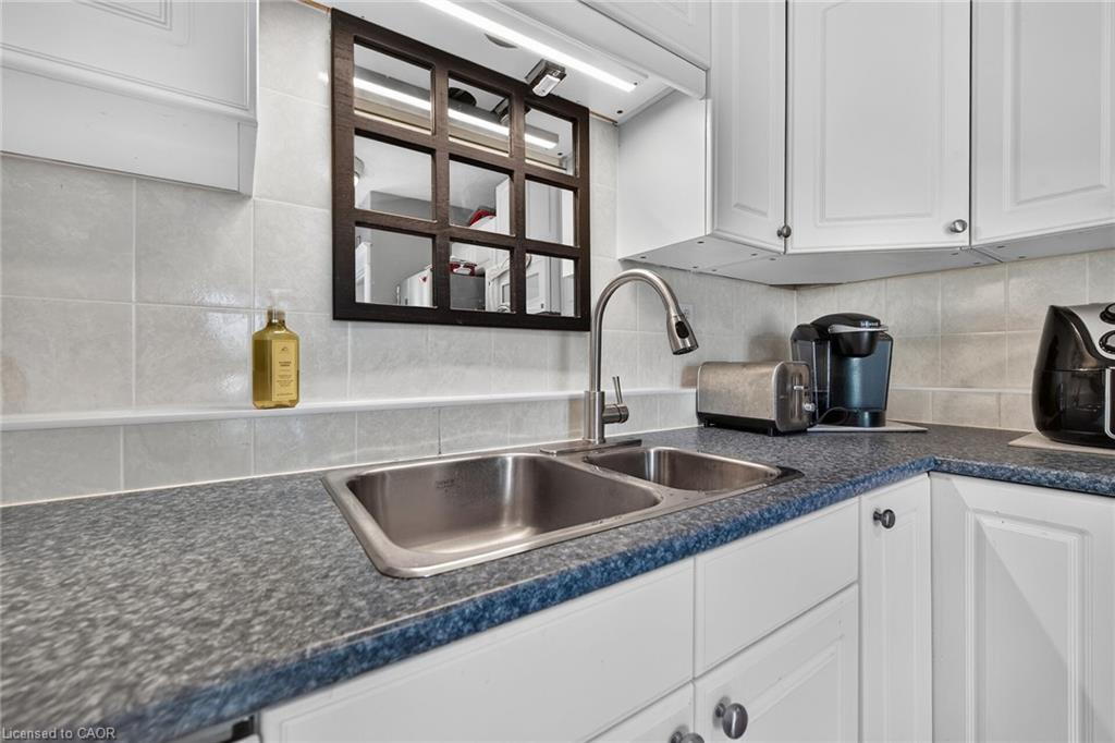 208 Carlton Street Property Photo 11