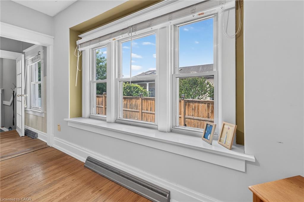 208 Carlton Street Property Photo 16
