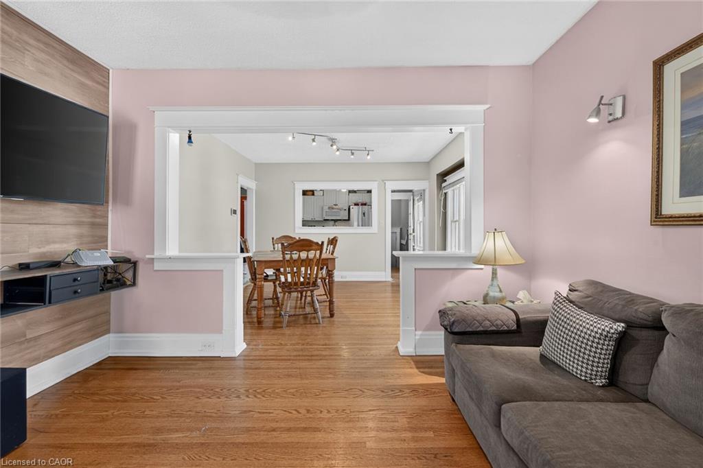 208 Carlton Street Property Photo 21
