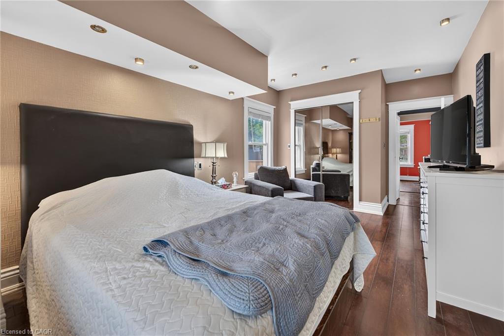 208 Carlton Street Property Photo 29