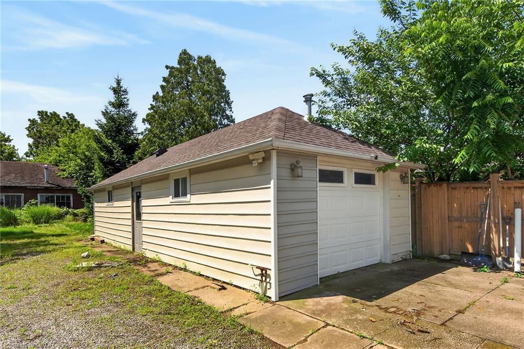 208 Carlton Street Property Photo 37