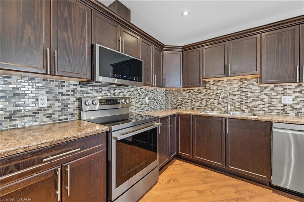 88 Wood Street E Property Photo 3