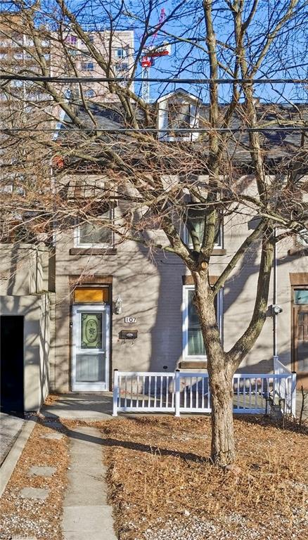 107 Queen Street S Property Photo 1