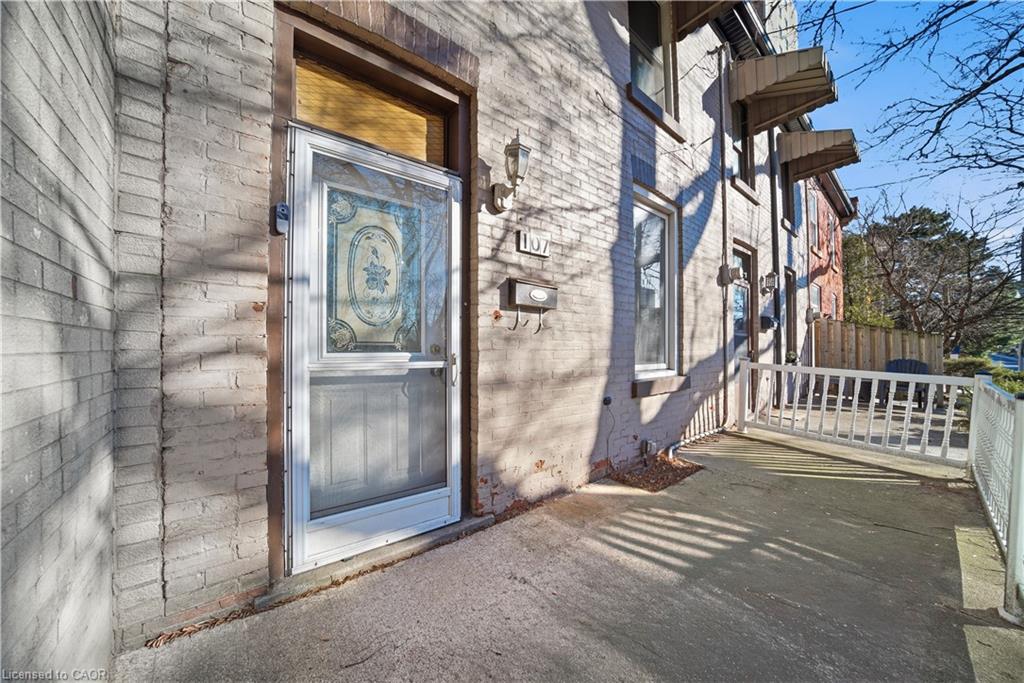 107 Queen Street S Property Photo 3