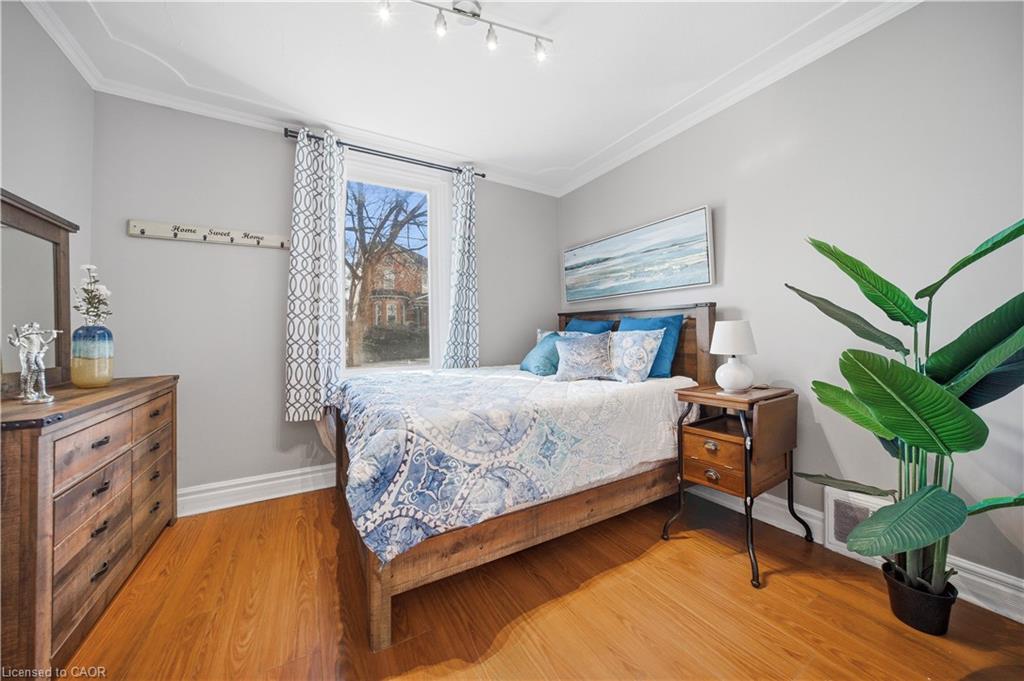 107 Queen Street S Property Photo 8