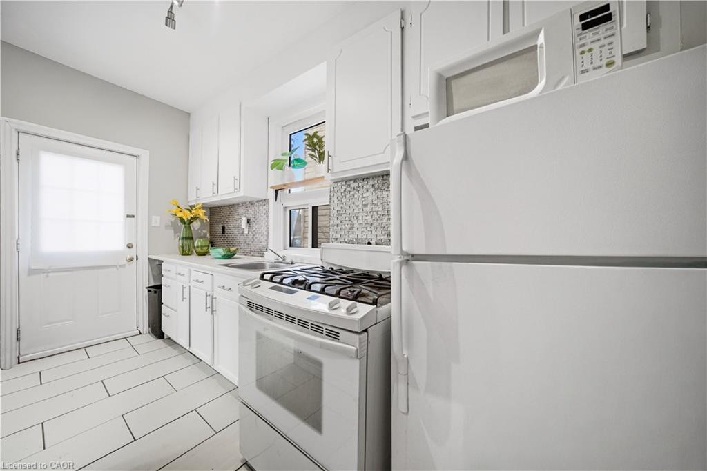 107 Queen Street S Property Photo 11