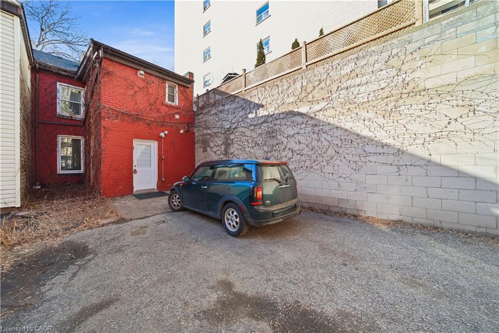 107 Queen Street S Property Photo 37