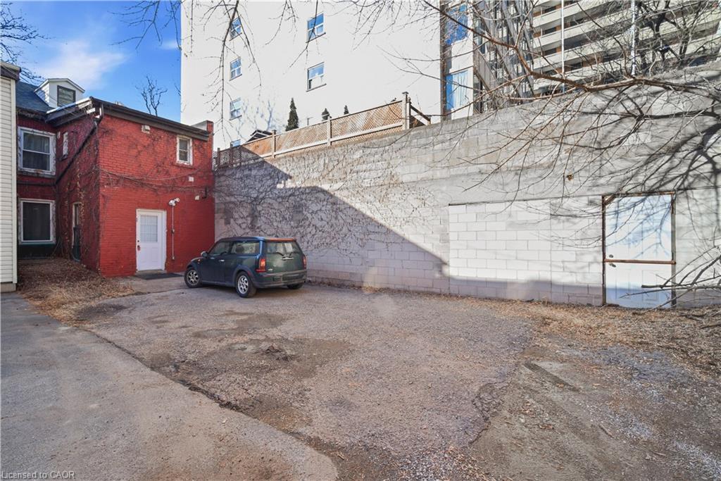 107 Queen Street S Property Photo 38