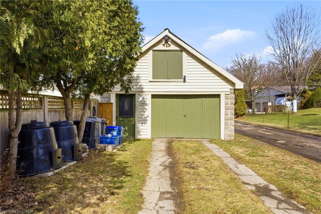 9 Willow Street Property Photo 39