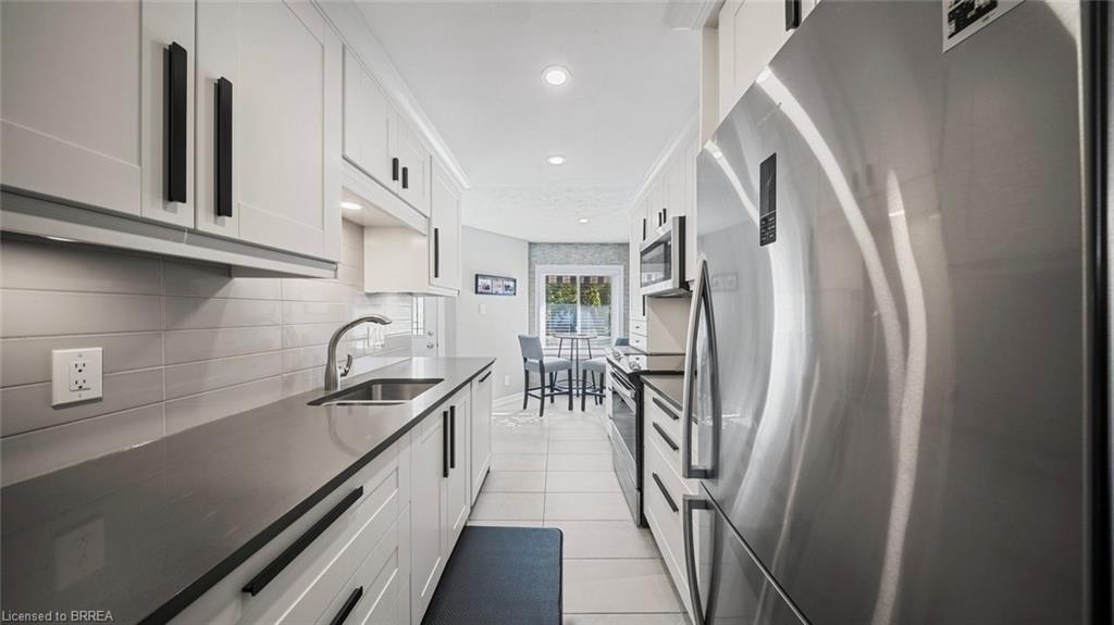 23 Freeman Crescent Property Photo 5