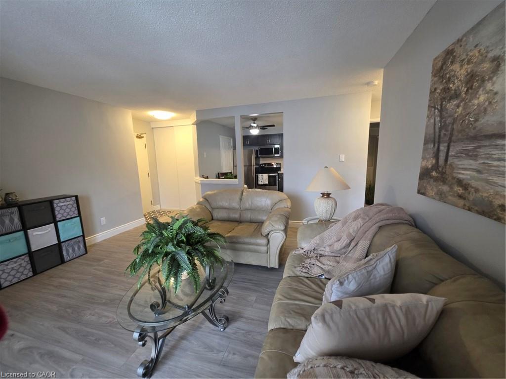 106-565 Greenfield Avenue Property Photo 4