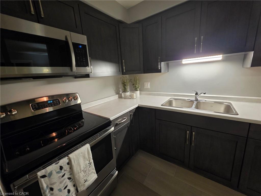 106-565 Greenfield Avenue Property Photo 8