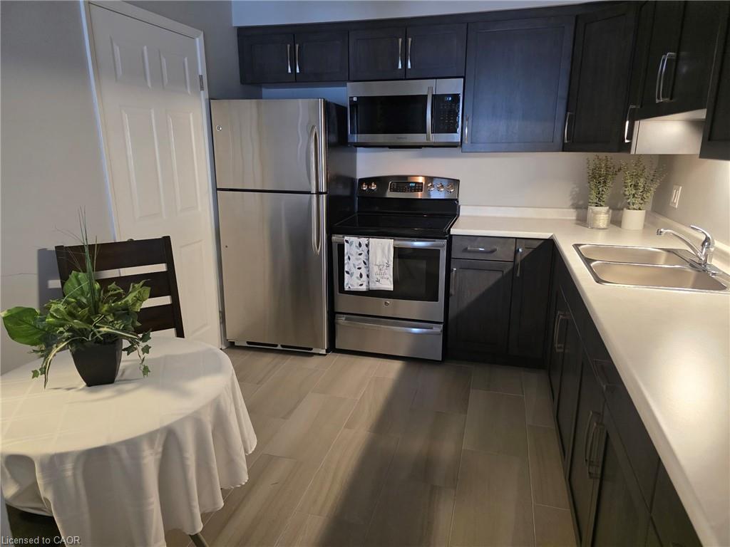 106-565 Greenfield Avenue Property Photo 10