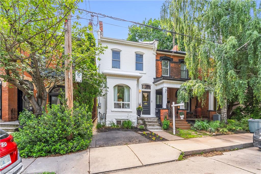 76 Pearl Street N Property Photo 2