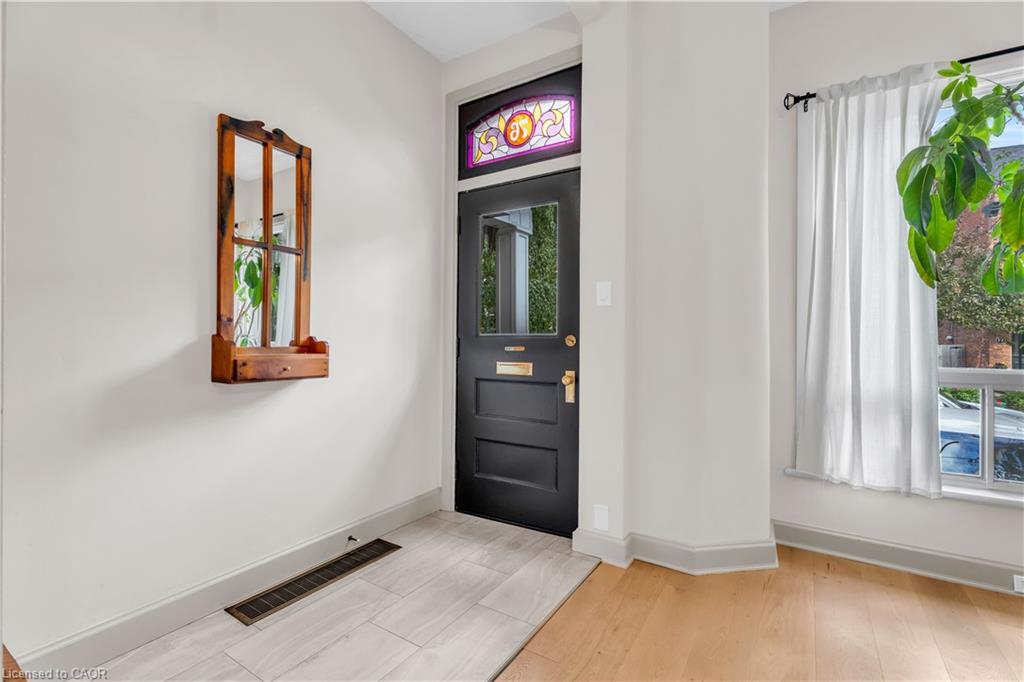 76 Pearl Street N Property Photo 6