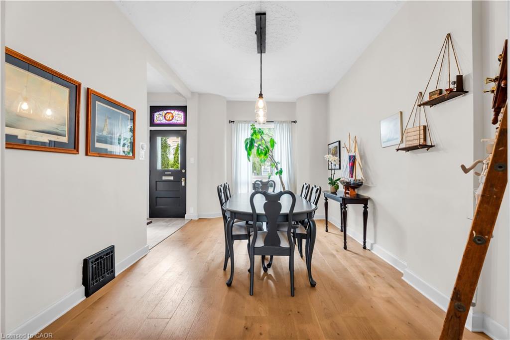 76 Pearl Street N Property Photo 8