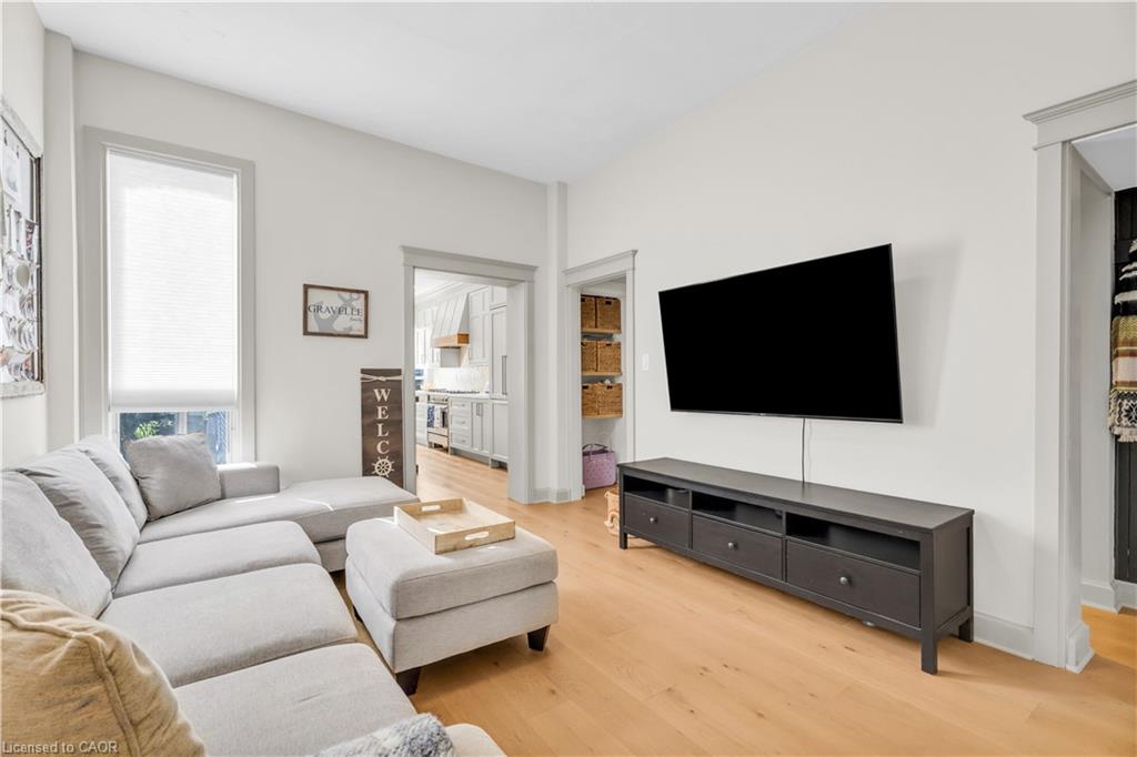 76 Pearl Street N Property Photo 13