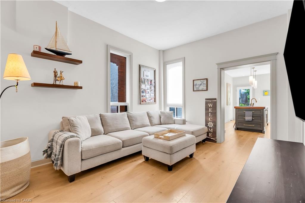 76 Pearl Street N Property Photo 14