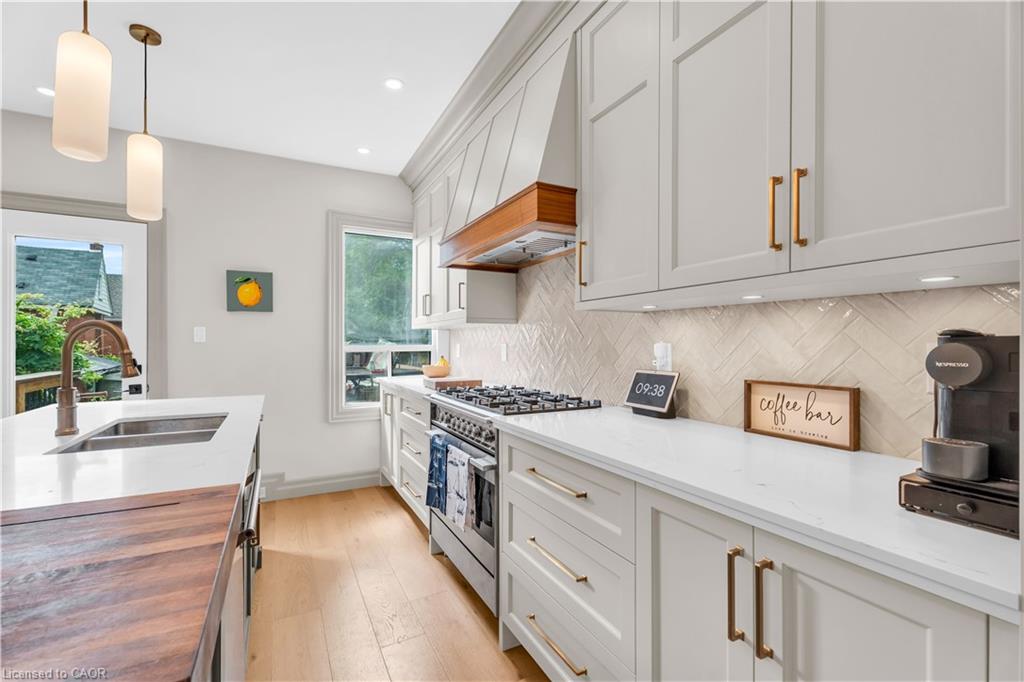 76 Pearl Street N Property Photo 20