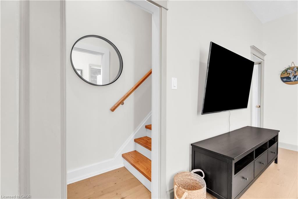 76 Pearl Street N Property Photo 31