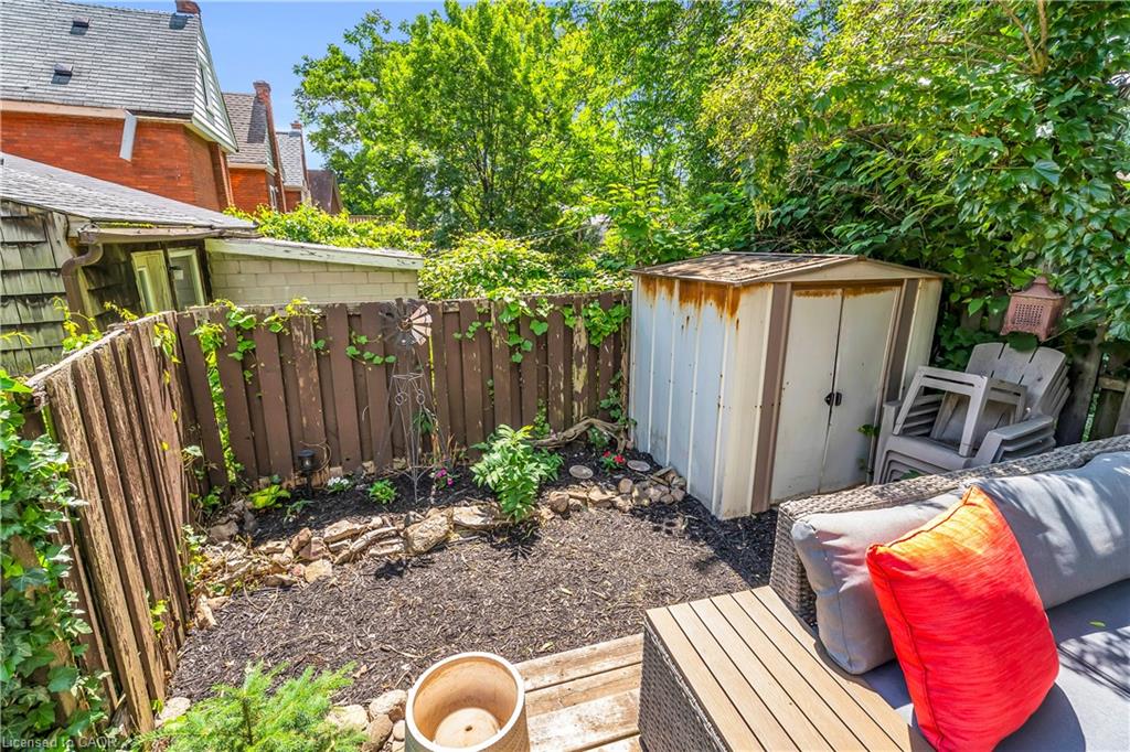 76 Pearl Street N Property Photo 49