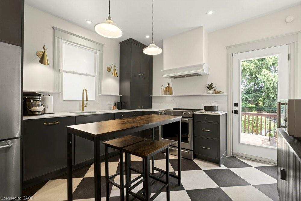 148 Dundurn Street N Property Photo 17