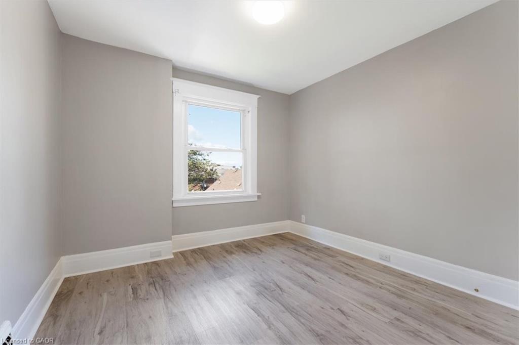 3 Carleton Street S Property Photo 16