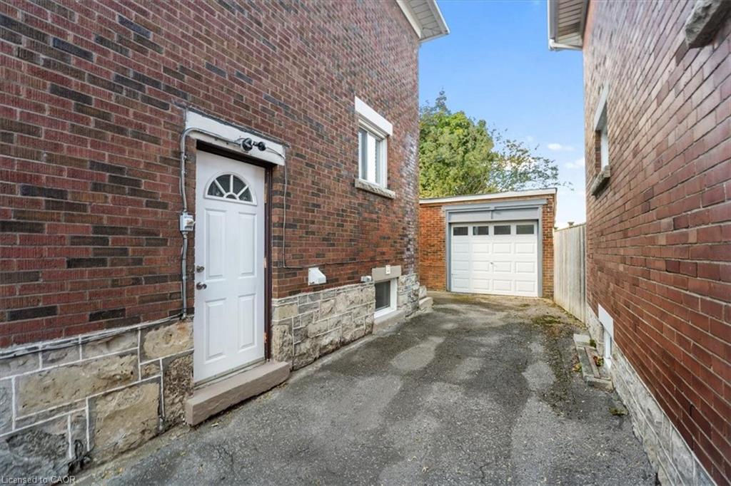 3 Carleton Street S Property Photo 24