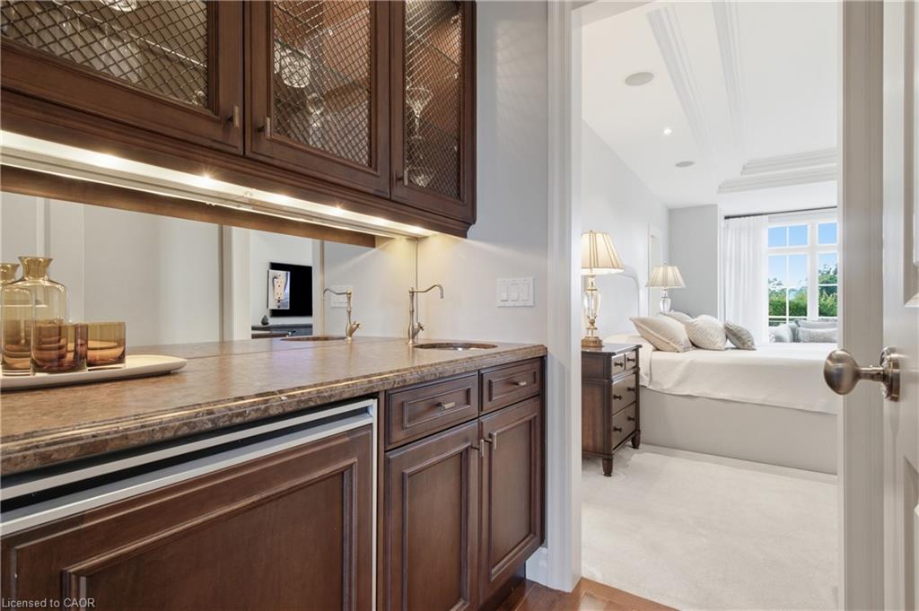 28 Deer Ridge Crescent Property Photo 16