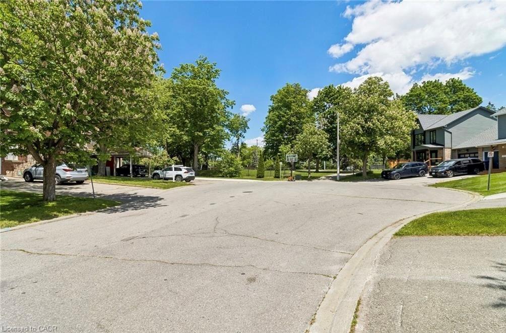 32 Lansing Square Property Photo 4