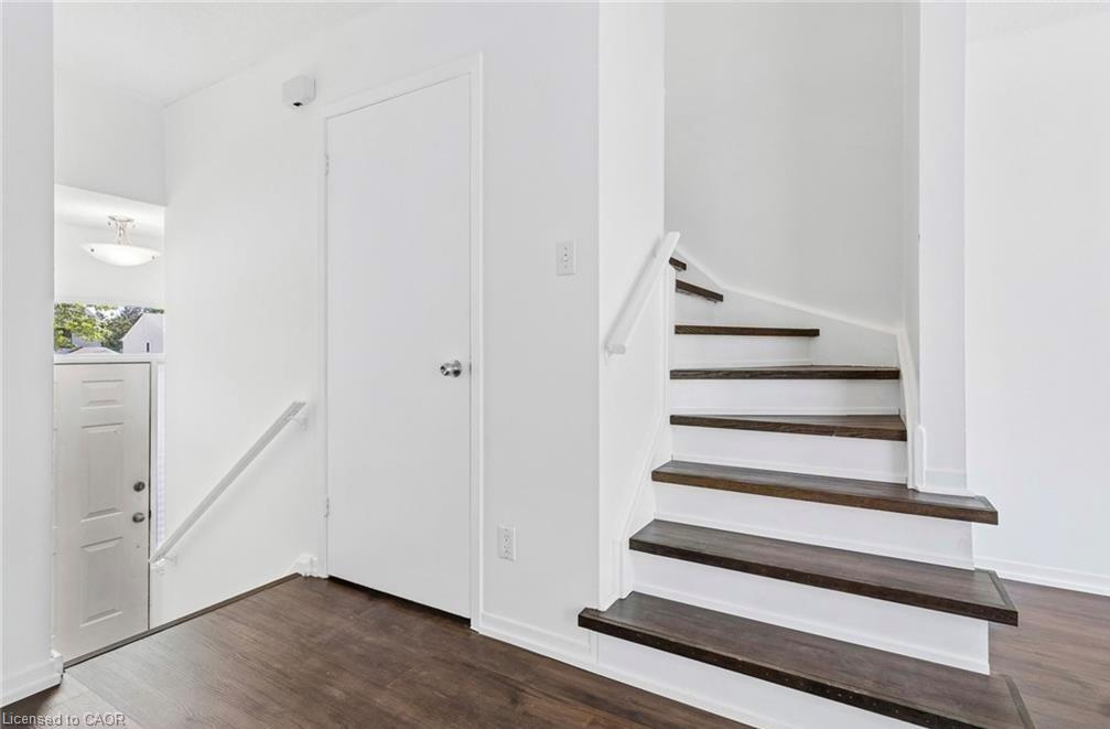 32 Lansing Square Property Photo 9