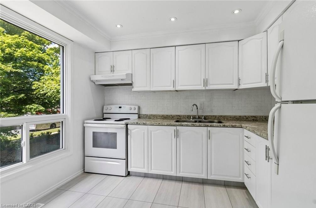 32 Lansing Square Property Photo 17