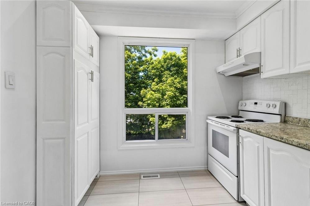 32 Lansing Square Property Photo 18