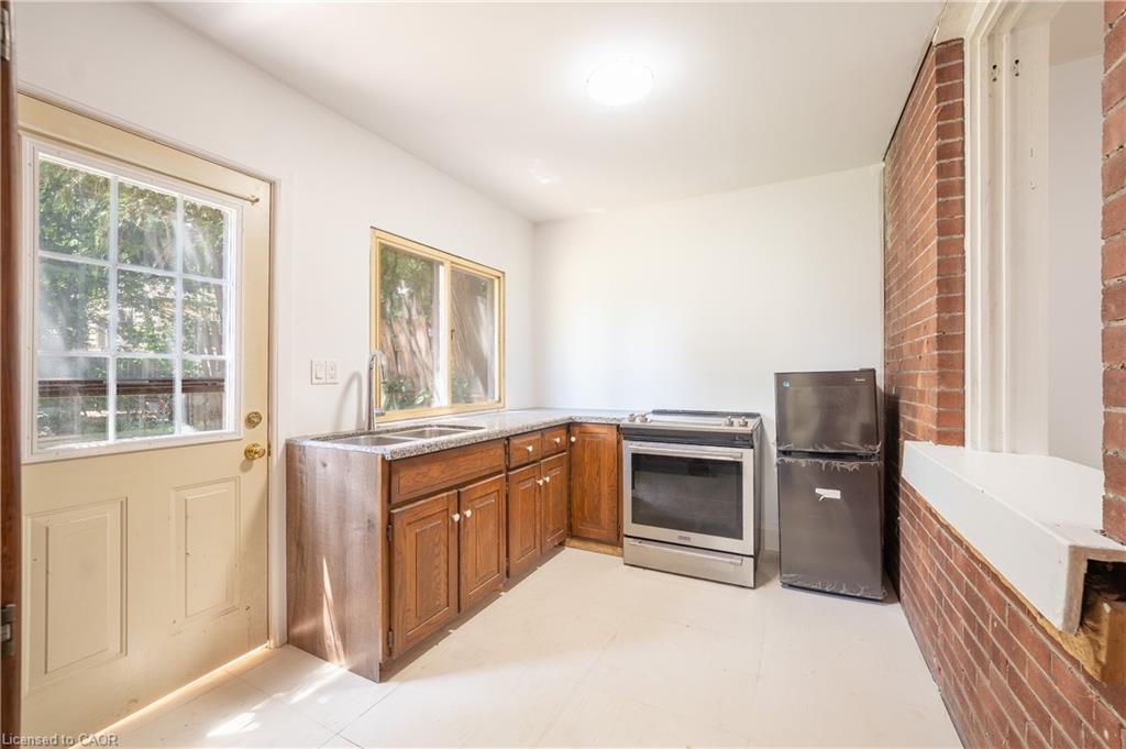 1274 Barton Street E Property Photo 1