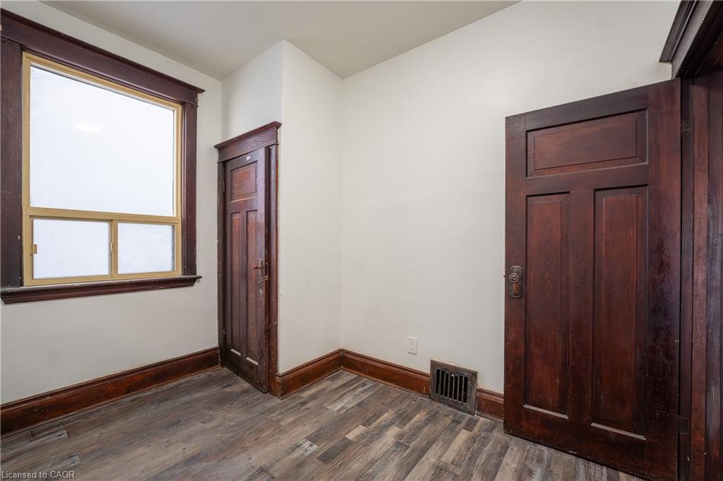 1274 Barton Street E Property Photo 6