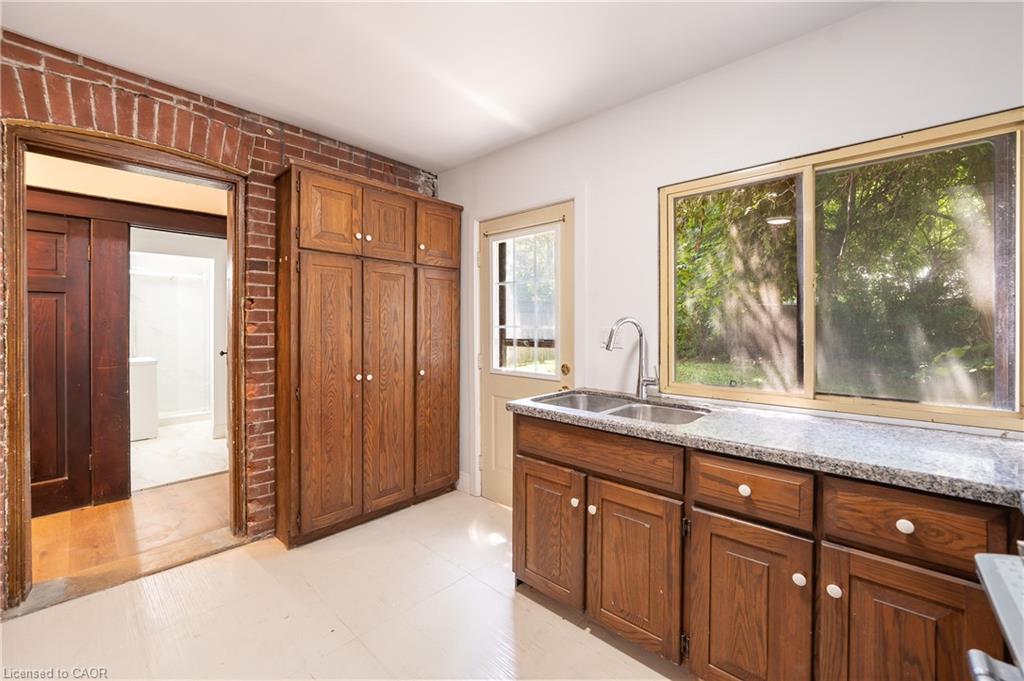 1274 Barton Street E Property Photo 11