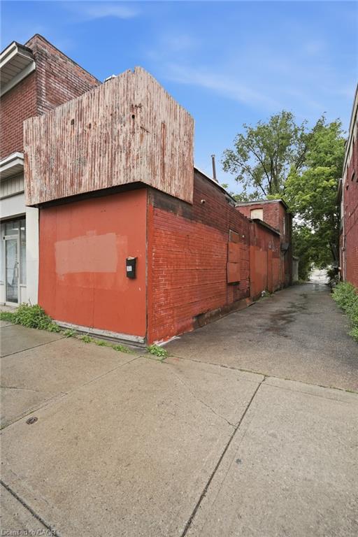 721 1/2 Barton Street E Property Photo 3