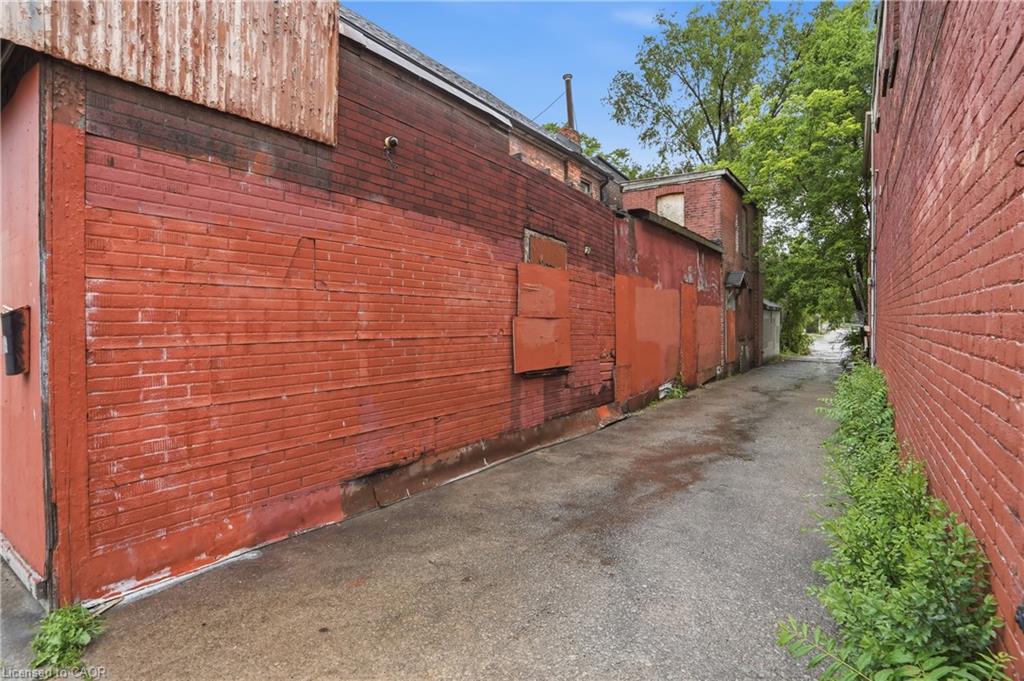 721 1/2 Barton Street E Property Photo 8