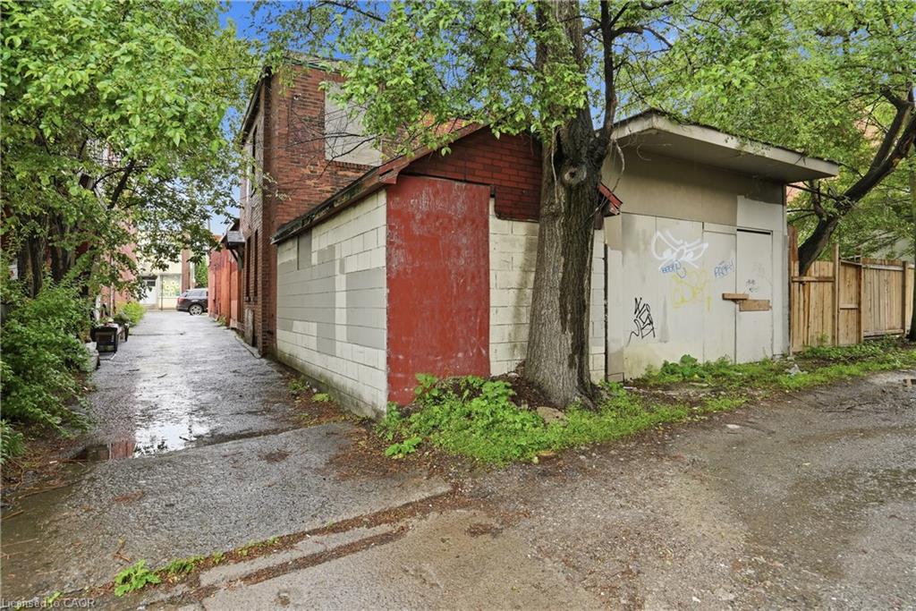 721 1/2 Barton Street E Property Photo 9