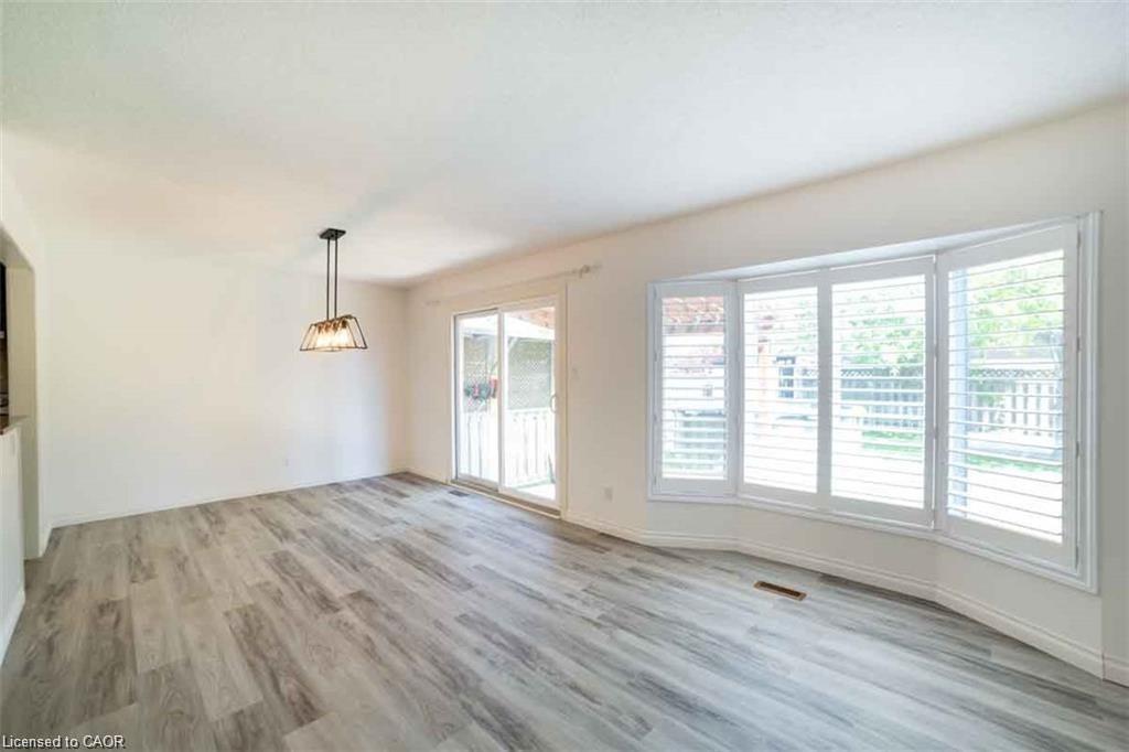 19 Beachgrove Crescent Property Photo 12