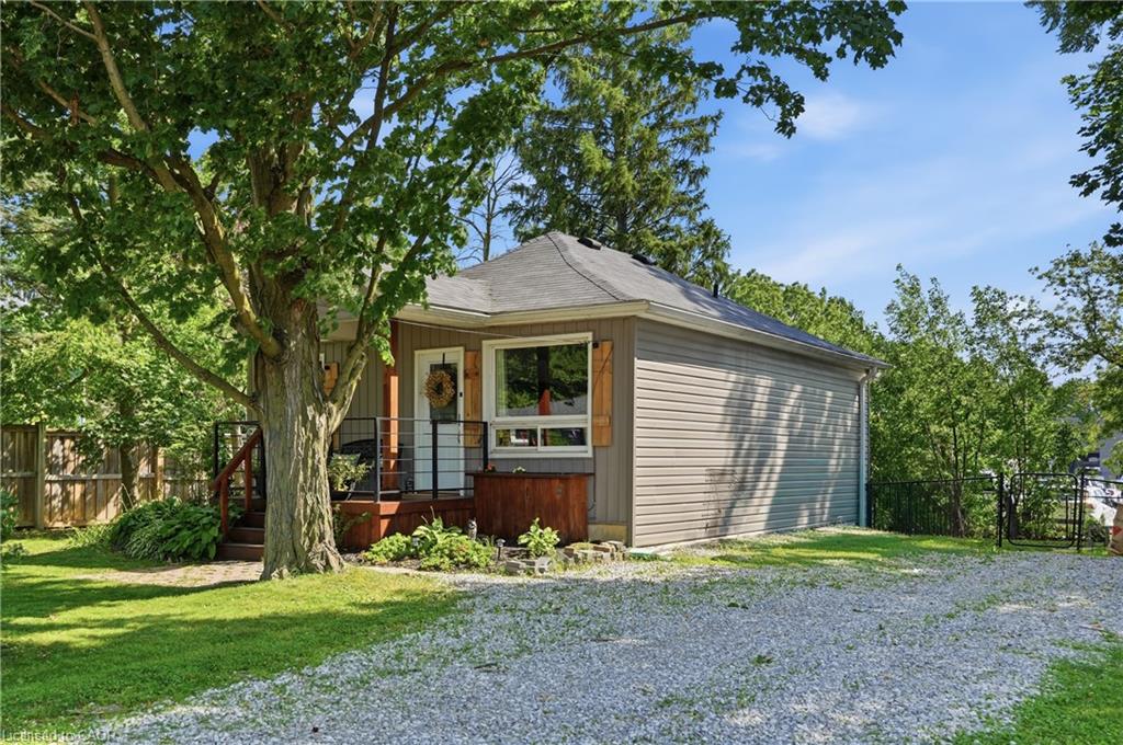 21 Renfrew Street E Property Photo 2